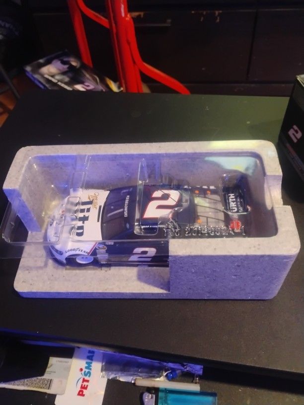 2015 Brad Keslowski Diecast 1:24 Fan Vote Retro Paint Miller Lite