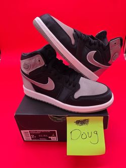 Air Jordan 1 Retro High OG Black Medium Grey Size 2Y