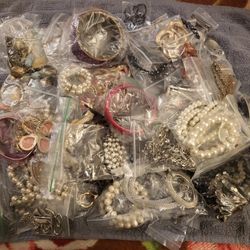 ASSORTED JEWELER COLLECTION 