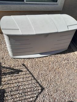 Small Rubbermaid Storage Tool Chest Shed 55x26x25 pool supplies See All Photos Read Description