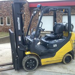 2019 5K LB Capacity Komatsu Forklift