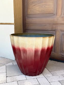 Large Red/beige Planter