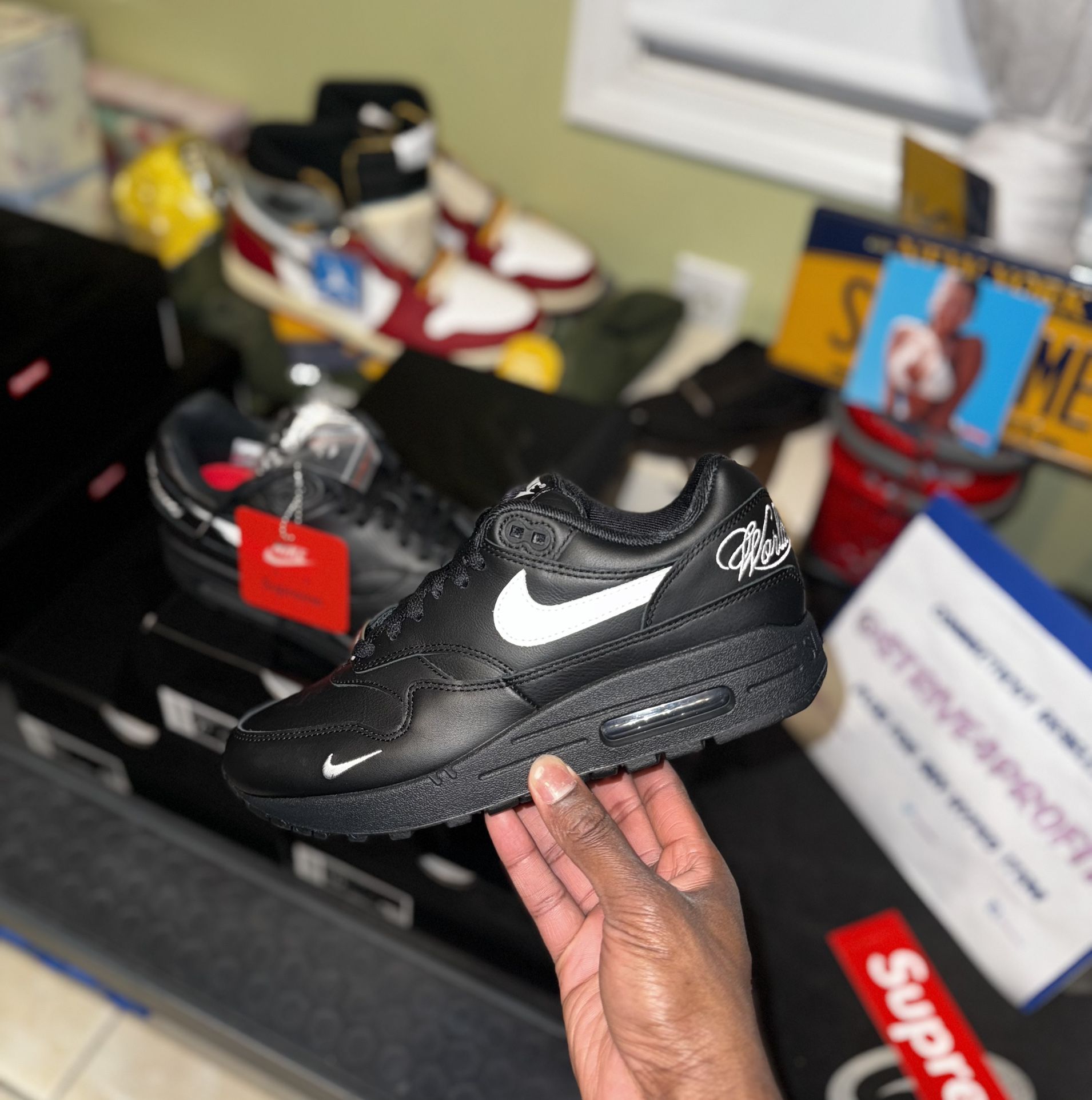 Supreme x Nike SS’25 Air Max 1 “Black” HF8813-001 - IN HAND ✅