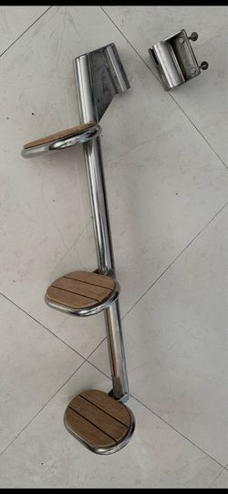 STAINLESS STEEL & TEAK BOAT LADDER