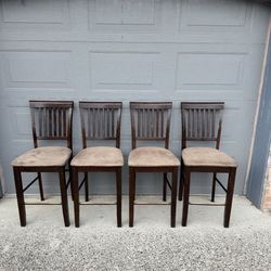 4 Bar Stools 