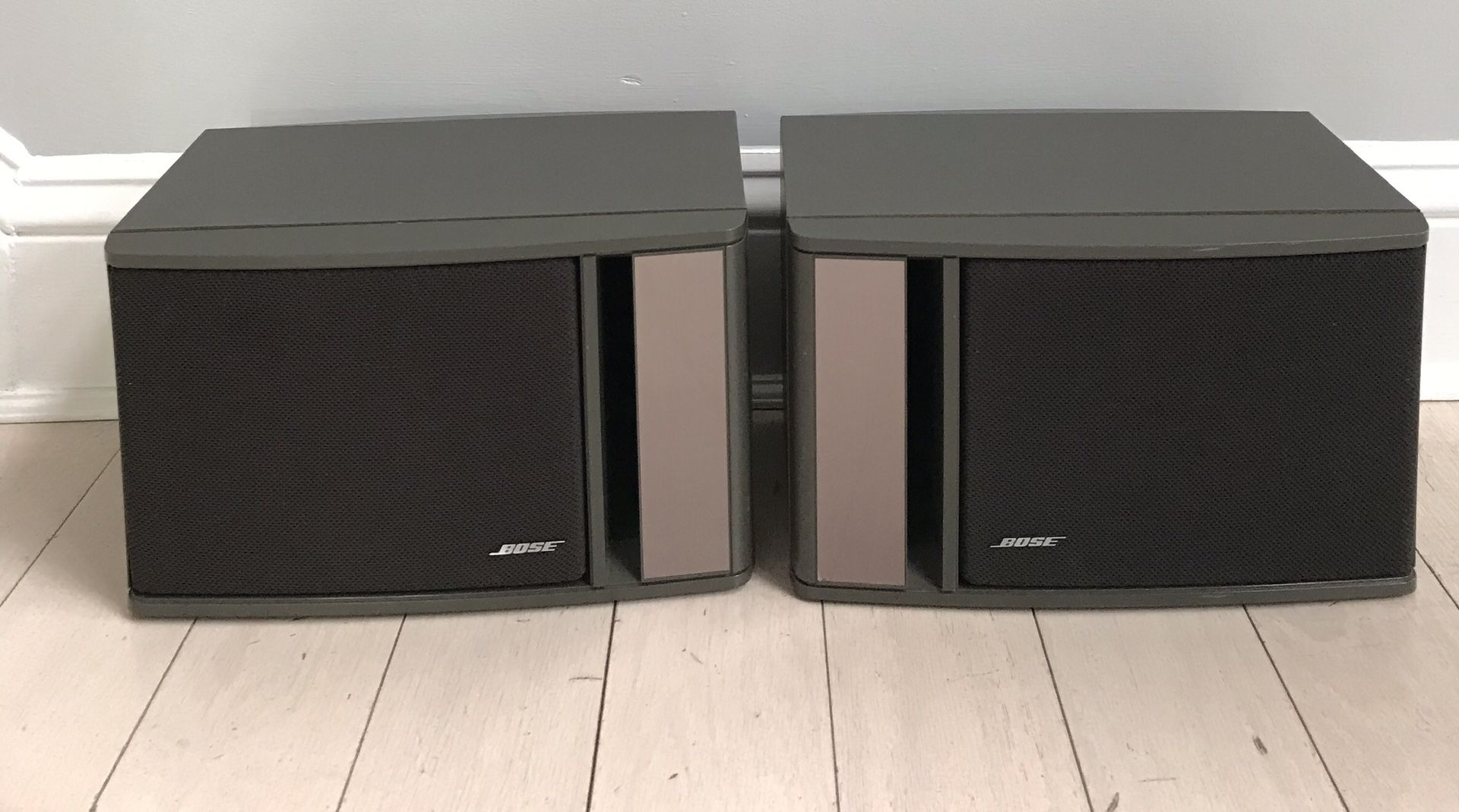 Pair of Bose Bookshelf Model 141 Speakers