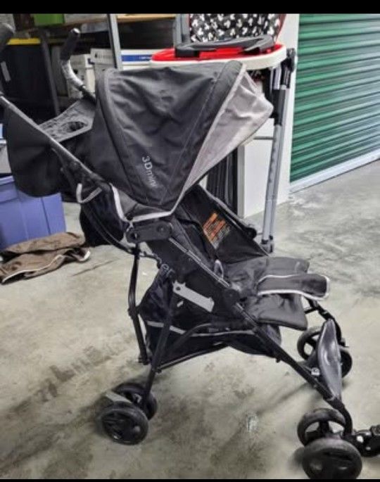 Summer 3d stroller . Damage on handle otherwise good condition 