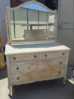 Vintage dresser