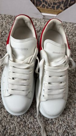 Tennis shoes