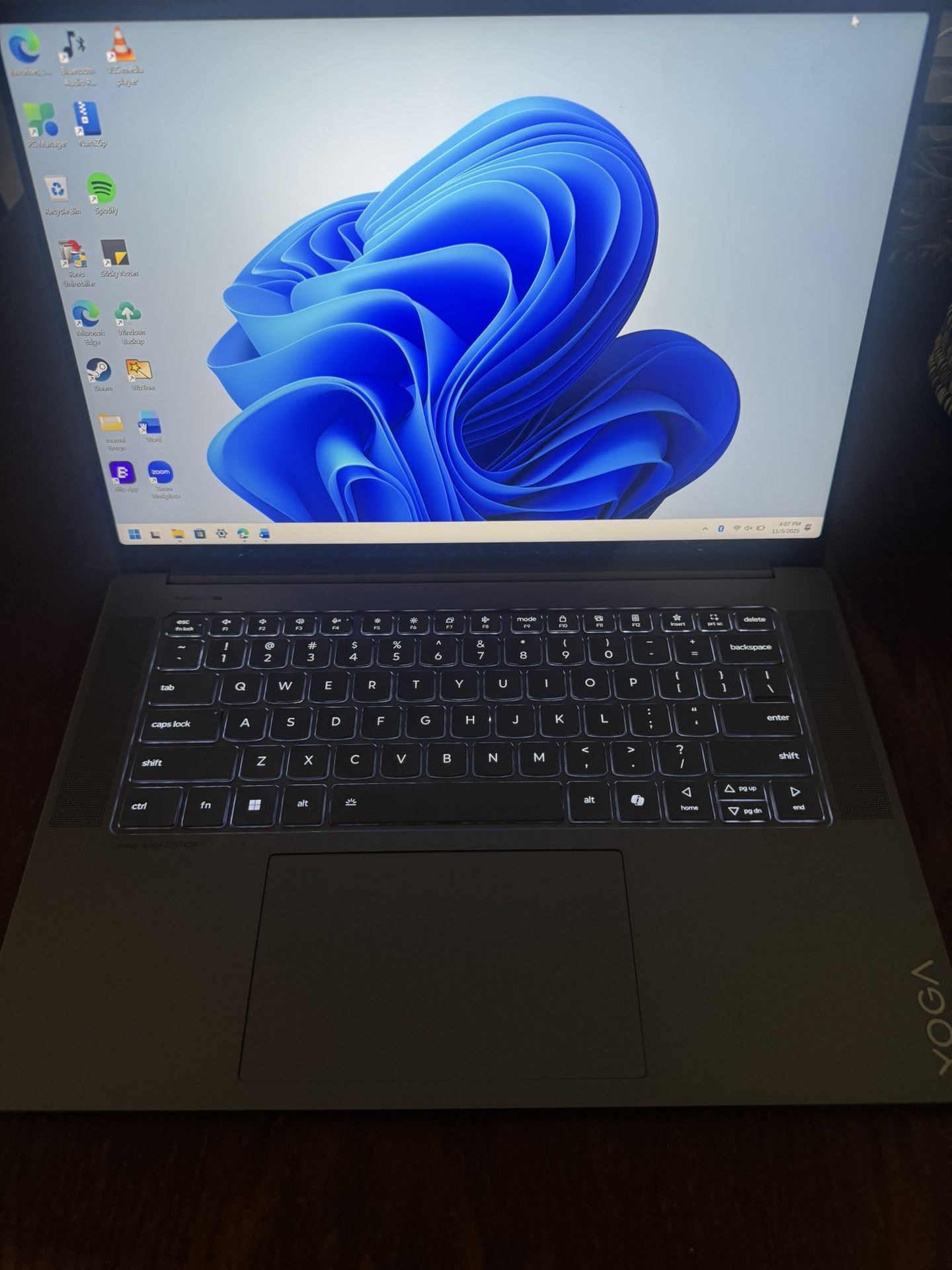 Lenovo Yoga 7i Aura Edition