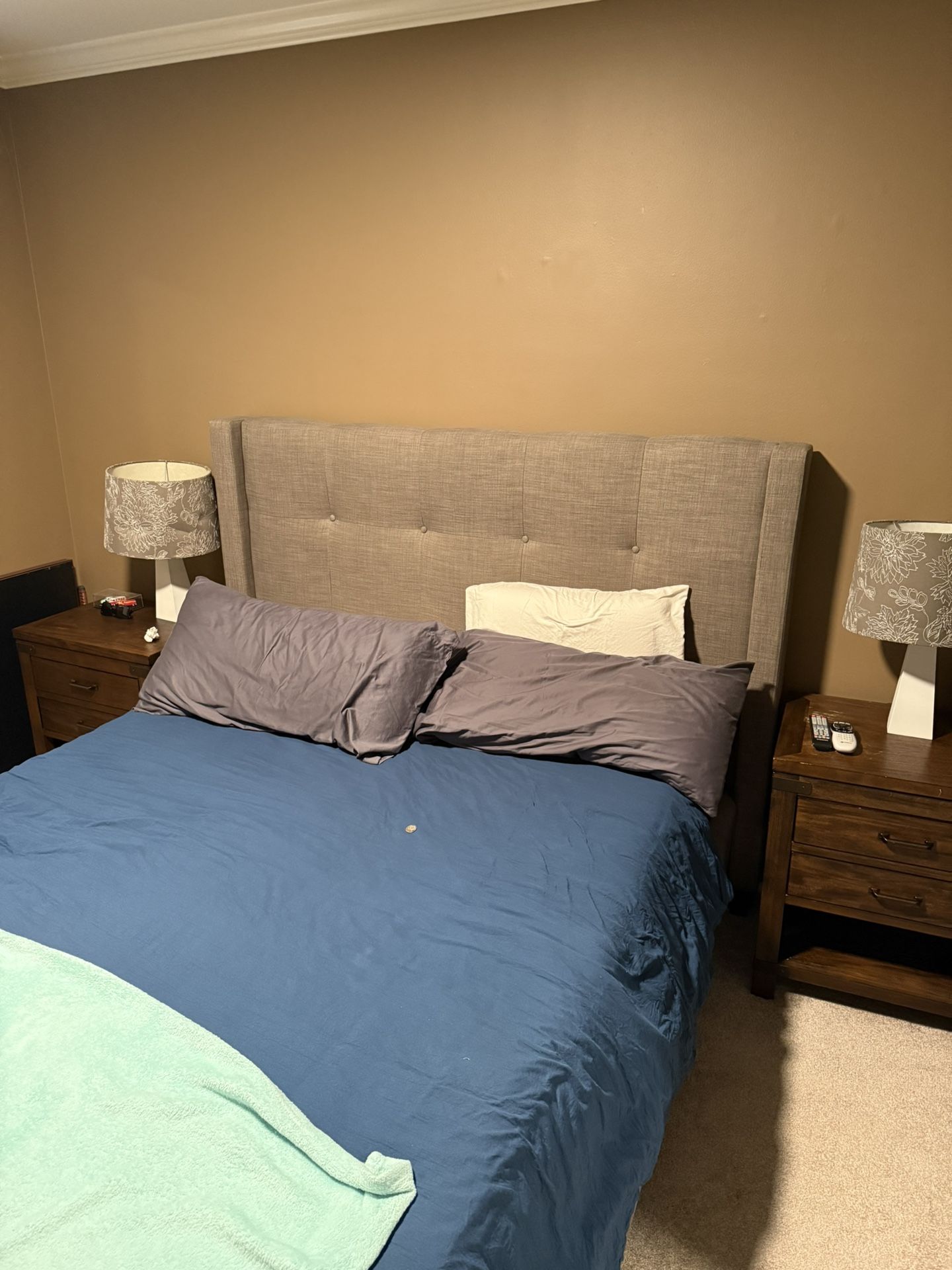 Queen Bedroom Set W/Tempurpedic Mattress