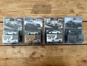 Mini GT Nissan Skyline GTR R34 Lot