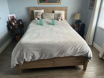 Queen size bed (wood frame, Serta firm mattress)