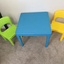 Toddler table and 2 chairs