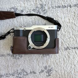 Fujifilm X-M1 Mirrorless Camera (Body-only)