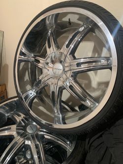 275/25 24’ rims and tires 5 Lug