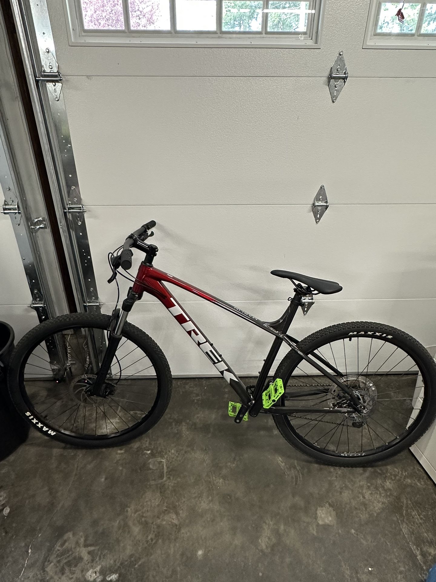 TREK Marlin 6 Mountain Bike USED