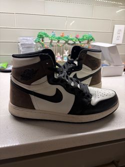 Nike Jordan 1 Dark Mocha - size 10