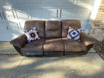 {Free Delivery🚚}- 2 tone brown leather reclining couch