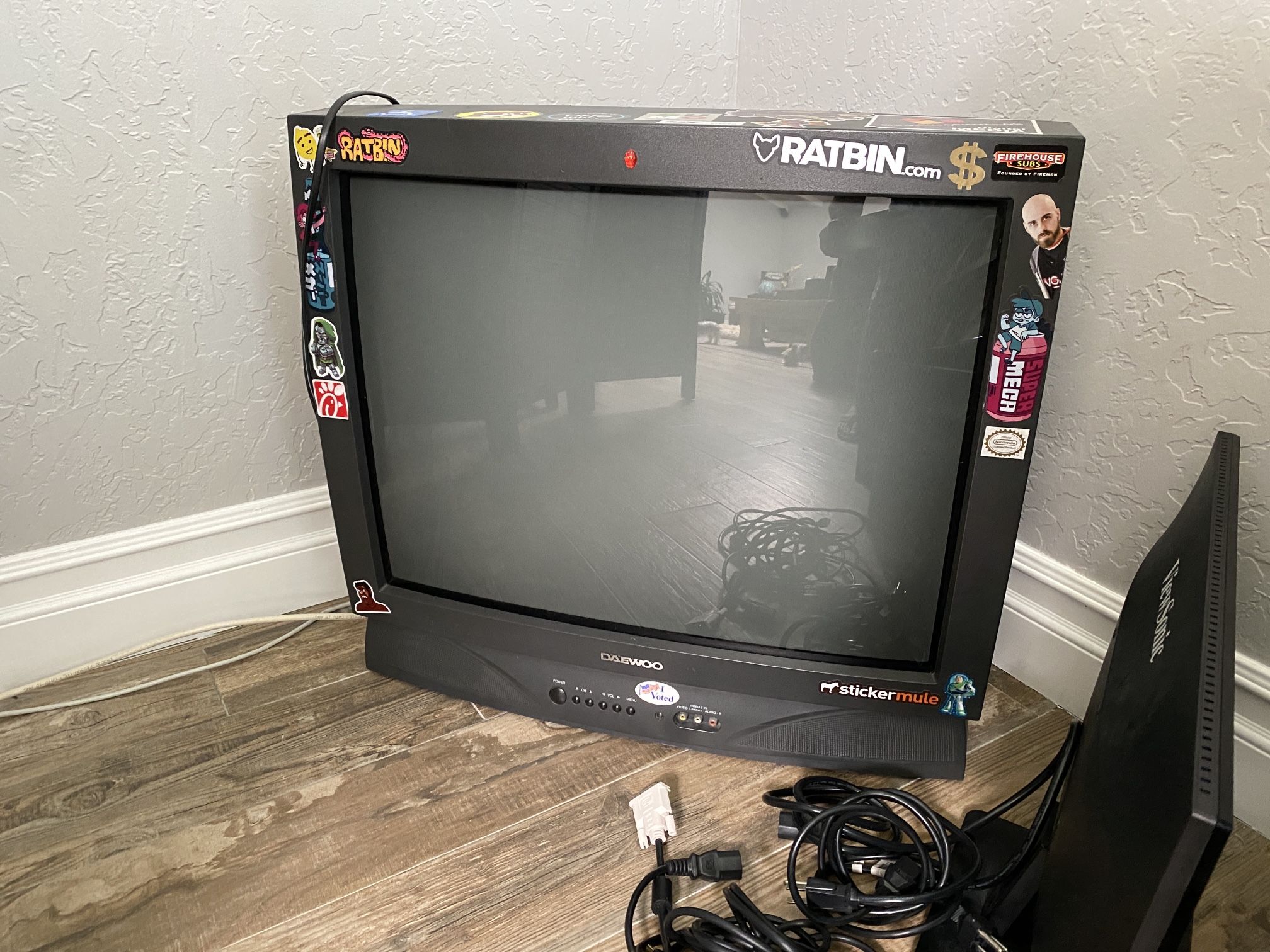 28” Daewoo CRT TV