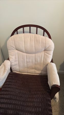 Rocking chair. No ottoman . Used 3 times