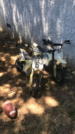 2 razor mx 350 just need new batteries need gone asap