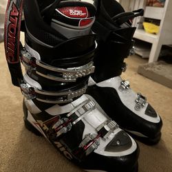 Atomic Ski Boots Size 27.5 With Boot Bag
