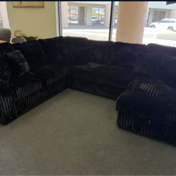 Midnight Madness 4 Piece Sectional $10 Down Payment And Financing Available
