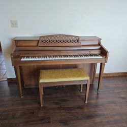 Spinet Piano Great Shape 