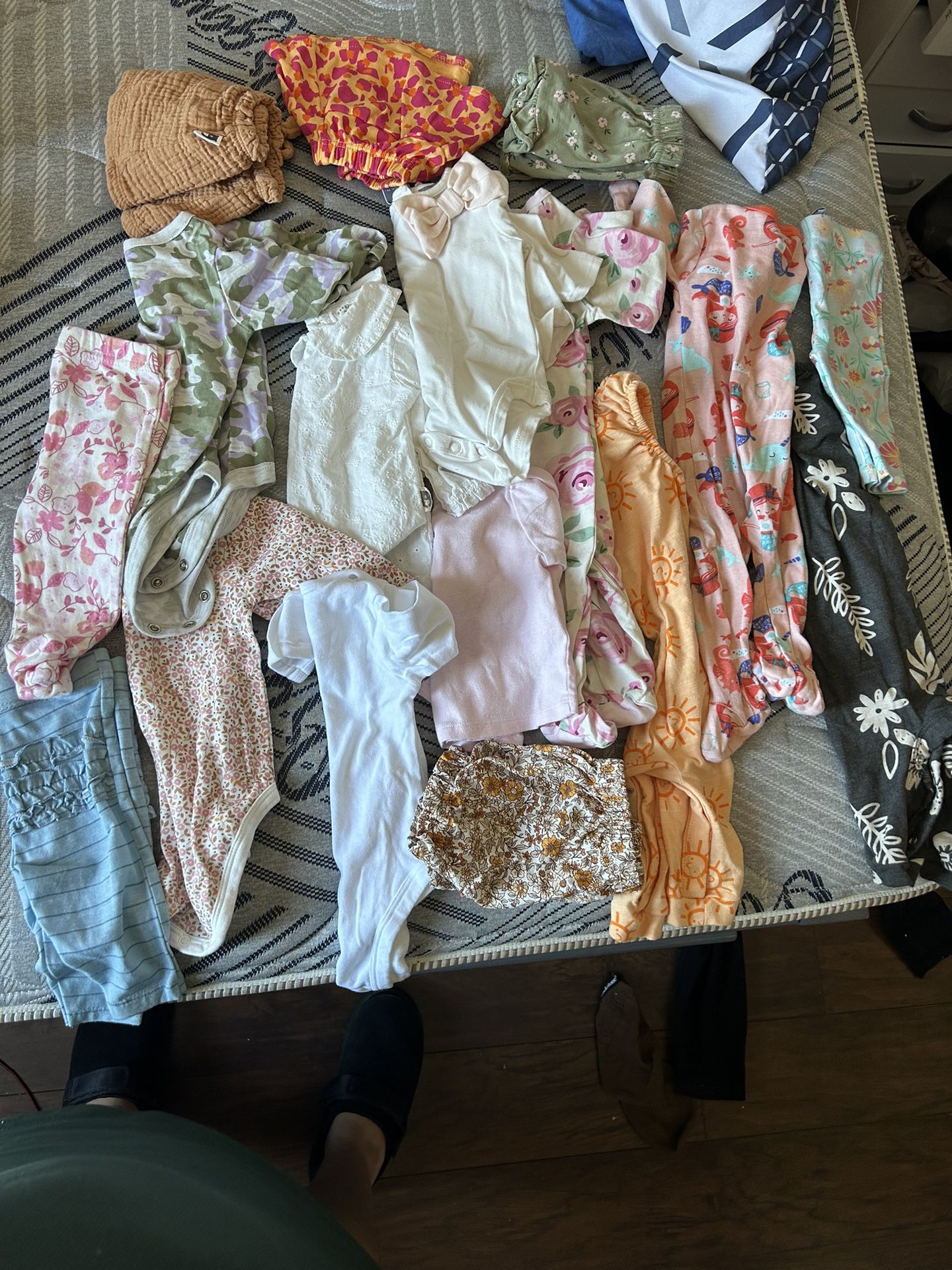 NEWBORN AND SOME 0-3 MONTHS CLOTHES