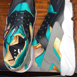 parcialidad concepto política Nike Air Huarache Black White Emerald-Resin Size 13 for Sale in Lakewood,  CA - OfferUp