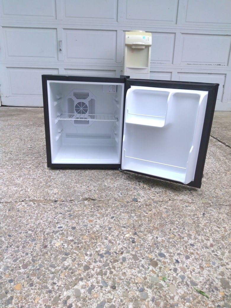 TwinStar 115 Volt Semiconductor Electric Cooler Model #CR-48D-TS