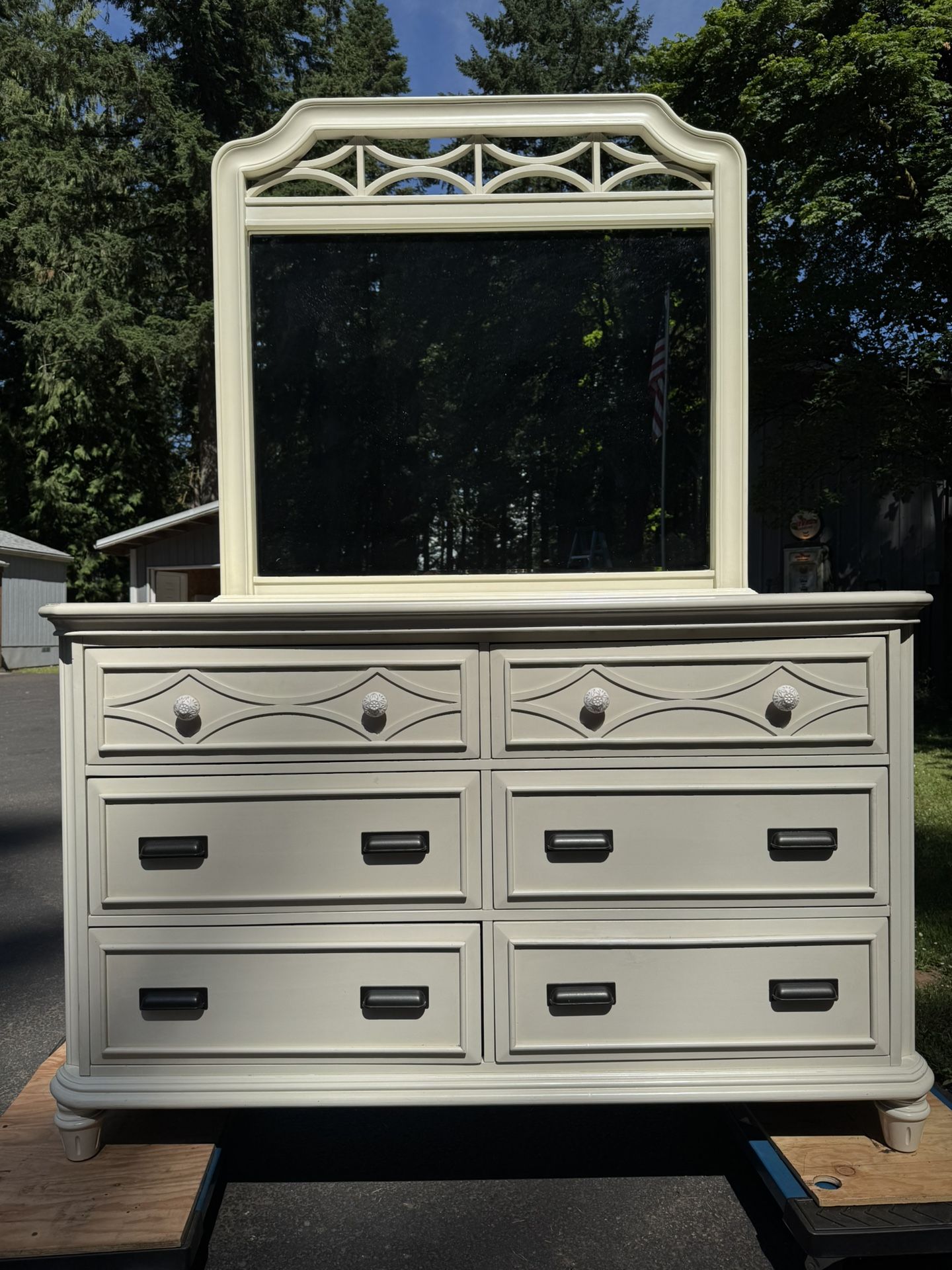 Solid Wood 6 Drawer Dresser With Mirror