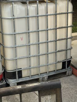 300 -500 Gallon Totes
