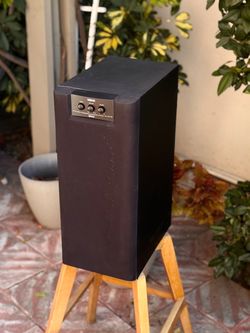 Yamaha YST-SW150  Slim profile 120W powered subwoofer