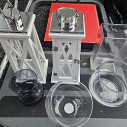 4 Vases, 2 Lanterns