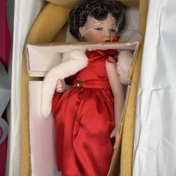 Marie Osmond Four Seasons “Winter Splendor” Doll 16” Doll COA ***NEW IN BOX***