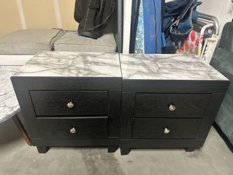 2 nightstands