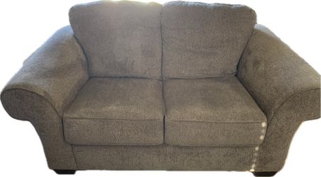 Gray Loveseat in PRISTINE Condition 