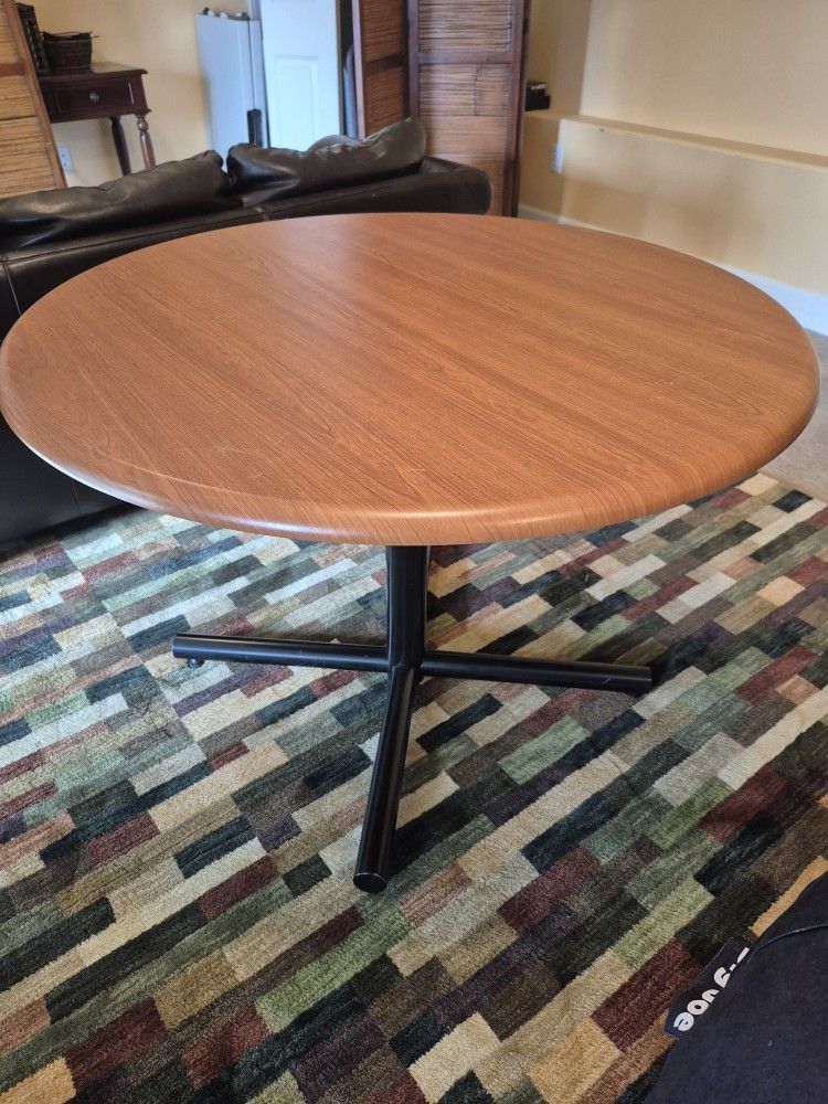 Round Pedestal Table Wood W/Metal Stand