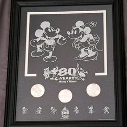 Disney 80 Years Mickey & Minnie Etched Glass and Overlay Medallion Set w/COA 