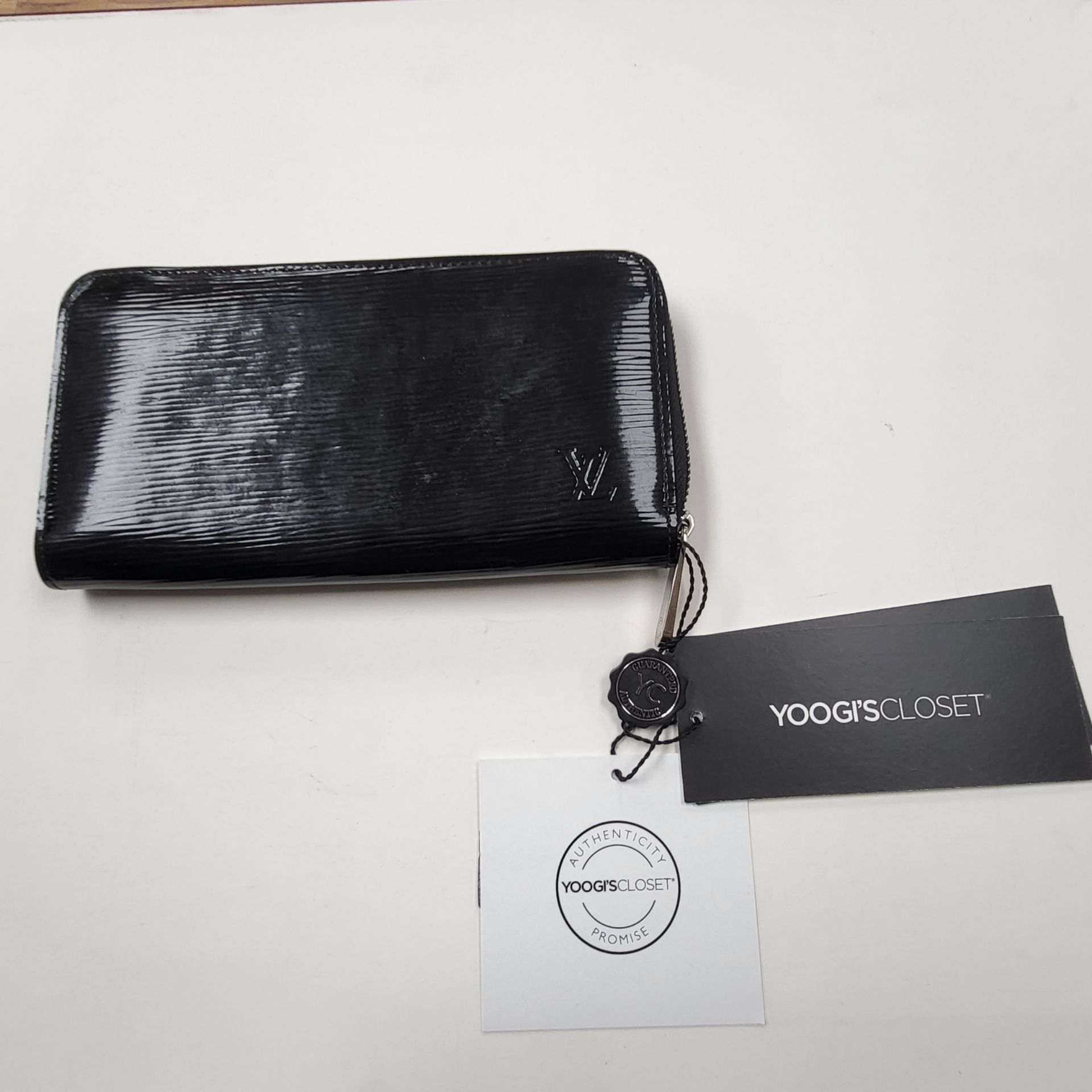 Louis Vuitton zippy wallet