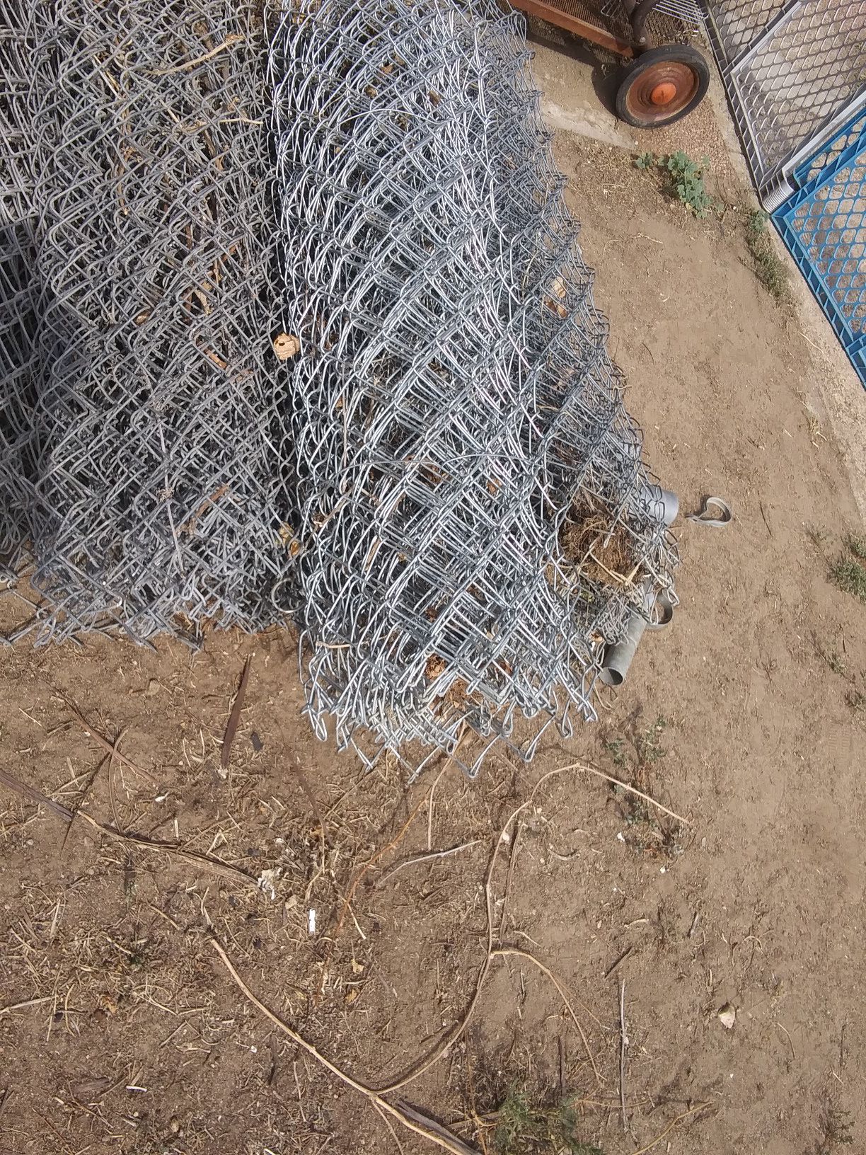 FREE : 4' - Chain link fence