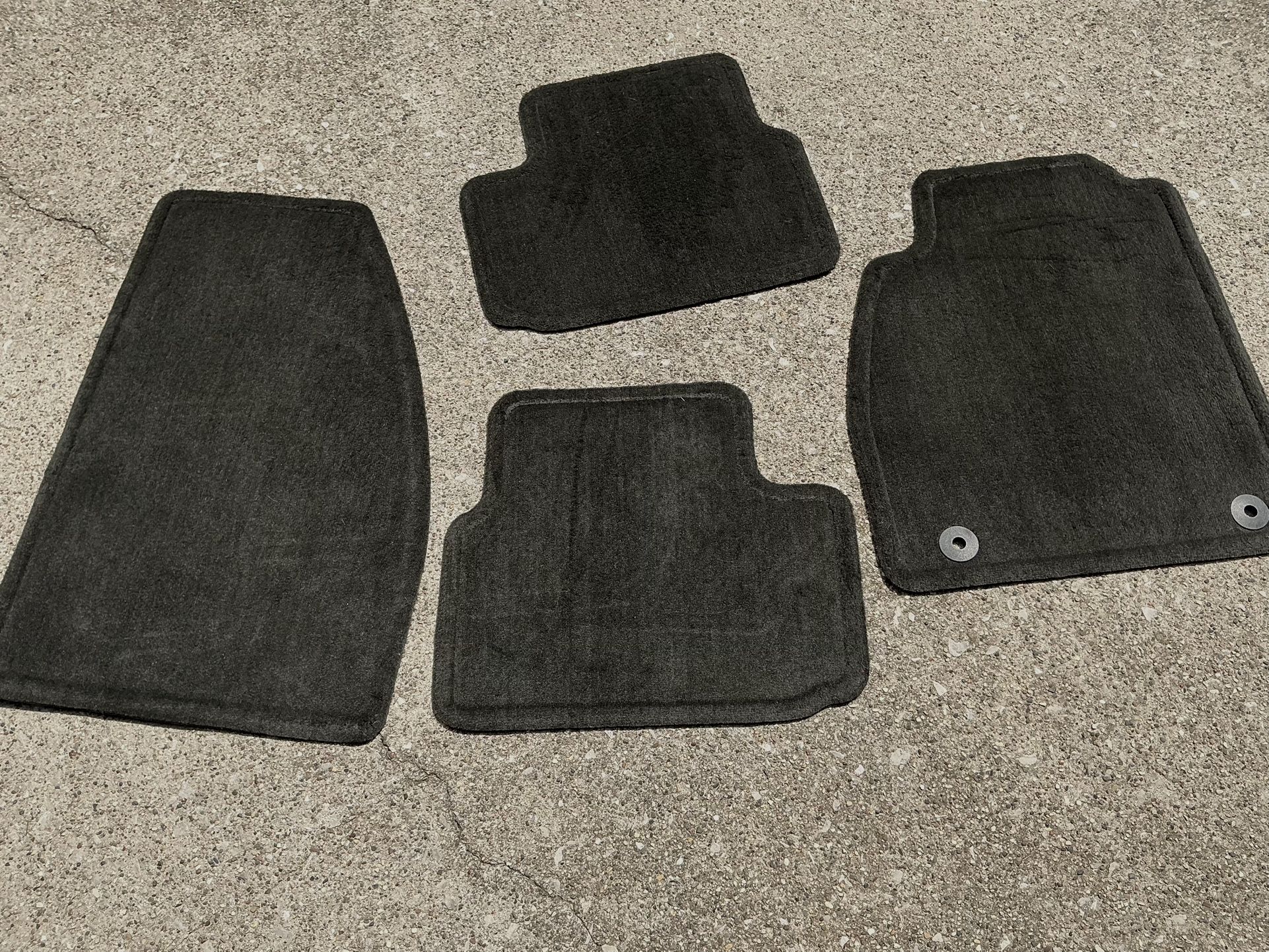 2013-2015 Chevrolet Malibu Carpeted Floor-Mats