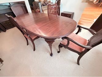 Vintage Drexel Furniture Solid Cherry Queen Anne Dining Table w/ 2 leaves, Table Pads & Chairs