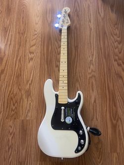 Mad cat Rock Band Fender Precision Band  Replica Wired Guitar Xbox  360