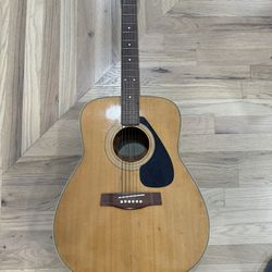Yamaha FG335 Acoustic Guitar