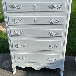 Taylor’s furniture solid wooden chest white painted 5 draw excellent condition