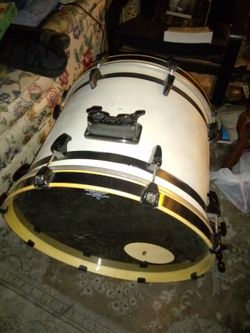 HEAVY DUTY BIRCH. PEARL 22" ×18" BASS DRUM