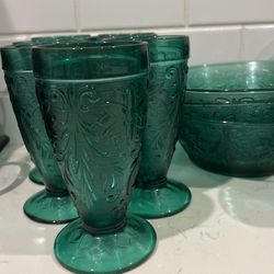 32 Piece China Set